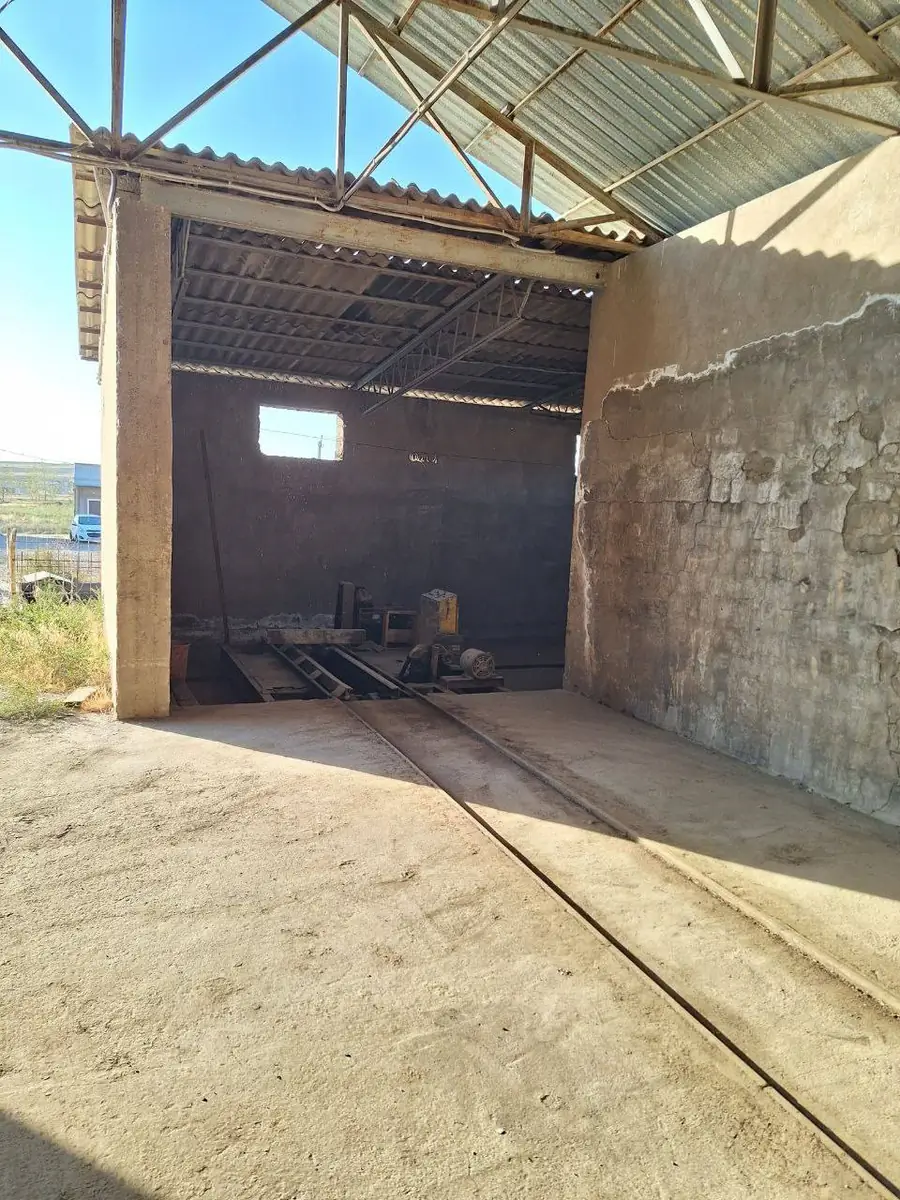 Ishlab chiqarish − 8000 m², 1/1 qavat