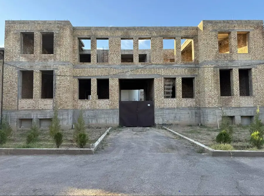 3 qavatli uy − 1200 m², 8.5 sot. 