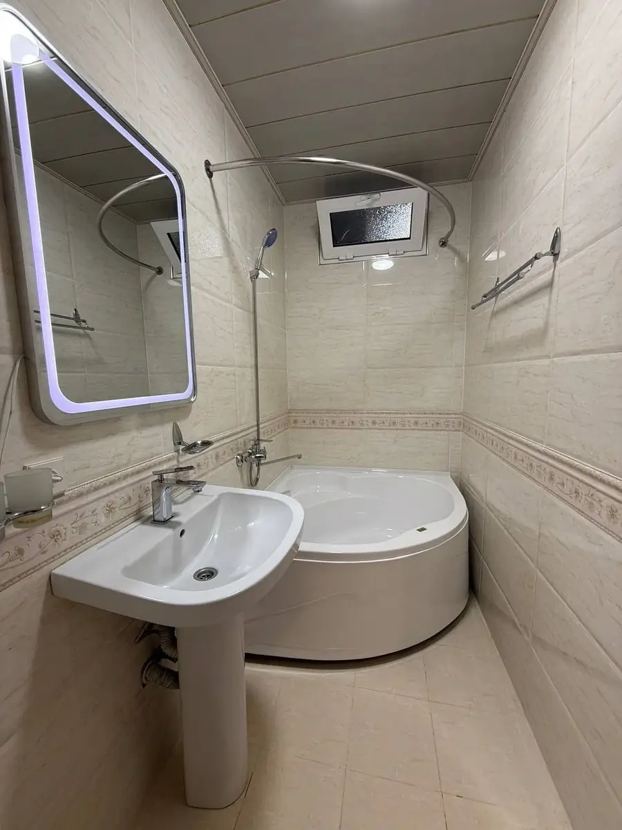 3 xonali kvartira sotiladi − 71 m²