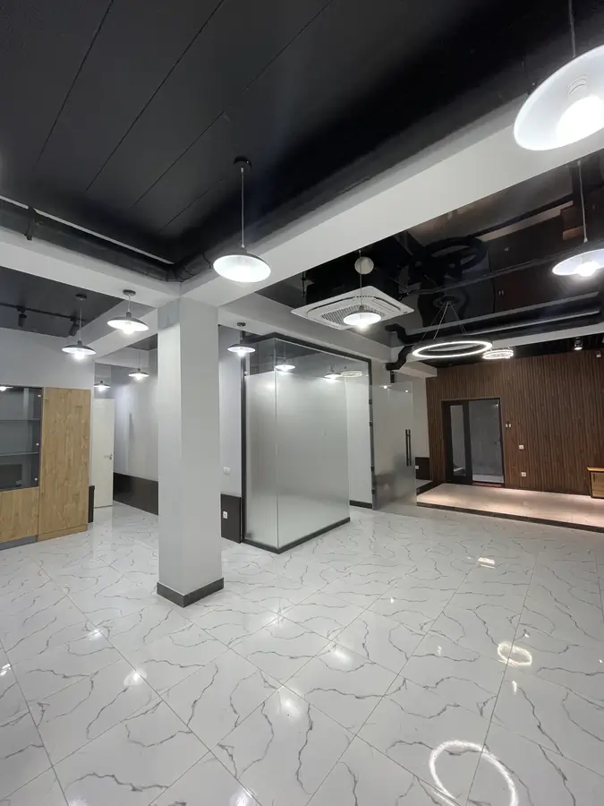 Ijaraga ofis − 186 m²