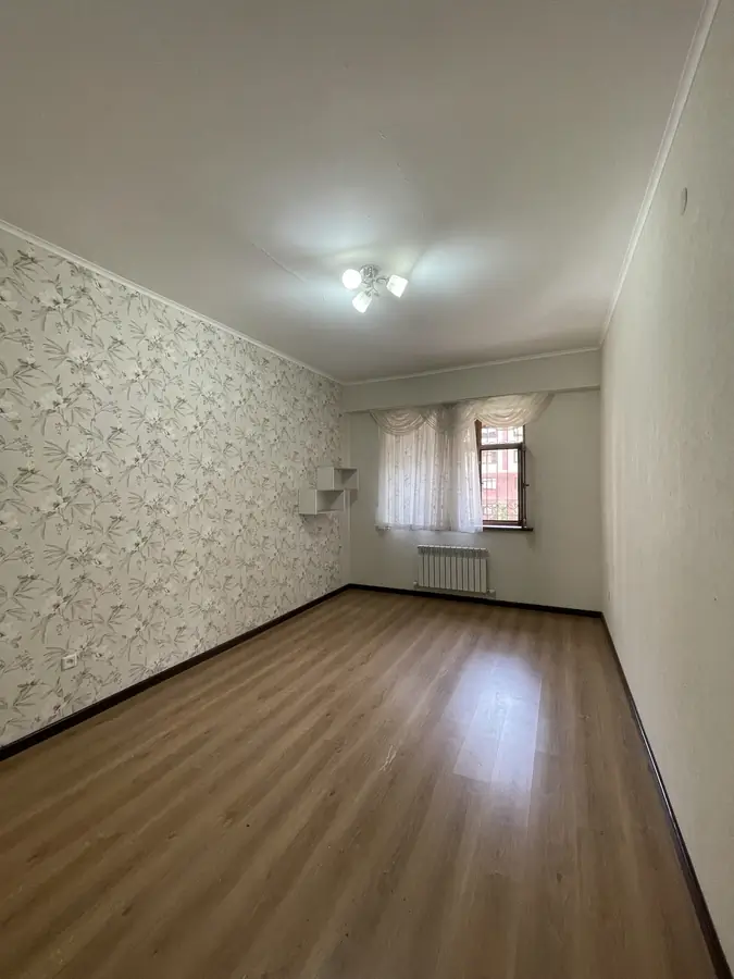 4 xonali kvartira sotiladi − 110 m²