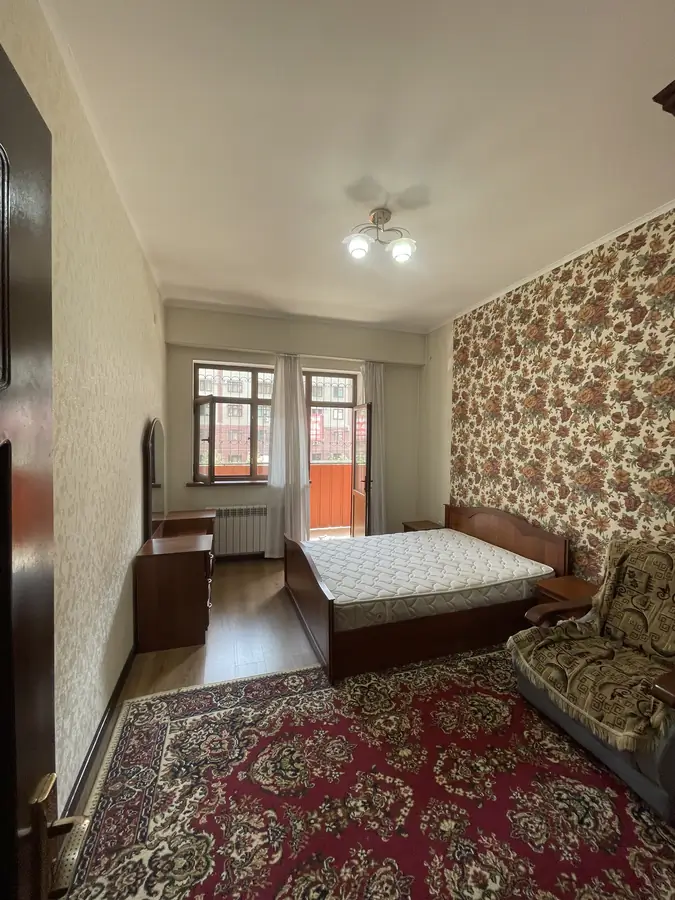 4 xonali kvartira sotiladi − 110 m²