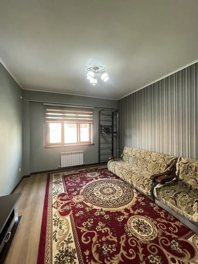 4 xonali kvartira sotiladi − 110 m²