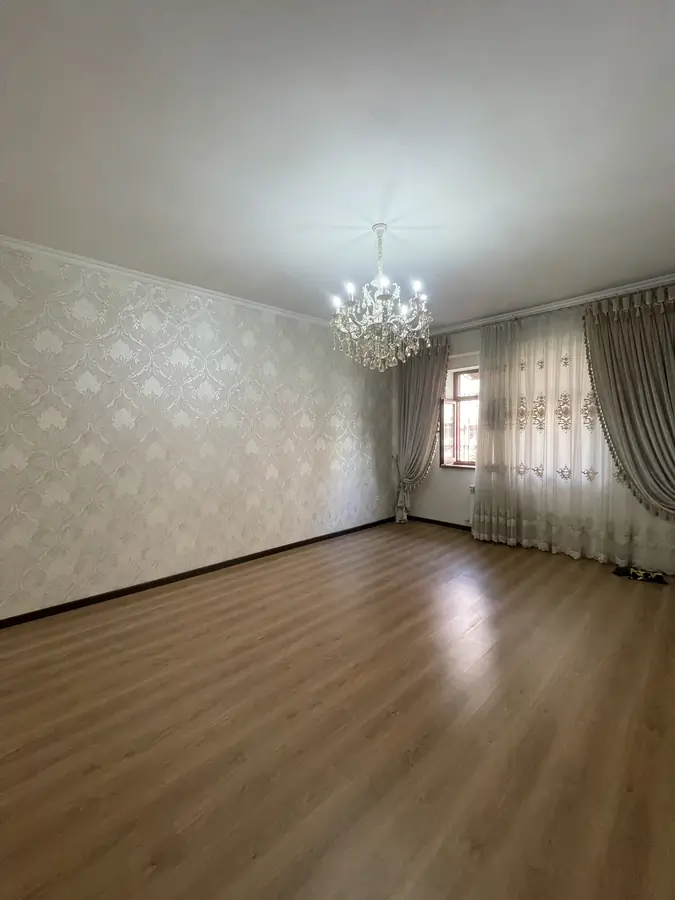 4 xonali kvartira sotiladi − 110 m²