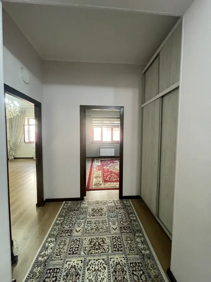 4 xonali kvartira sotiladi − 110 m²