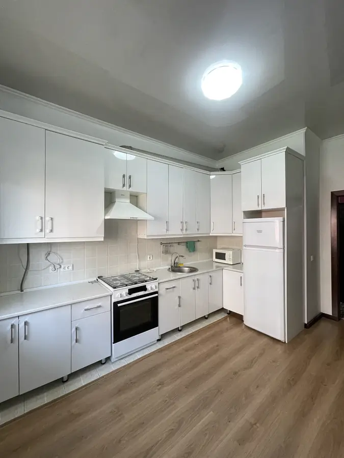 4 xonali kvartira sotiladi − 110 m²