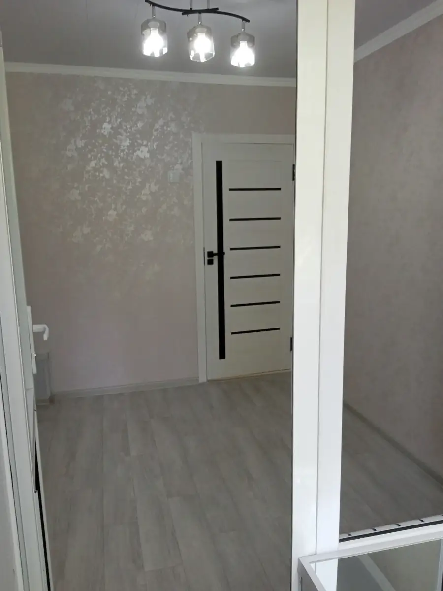 1 xonali kvartira sotiladi − 28 m²