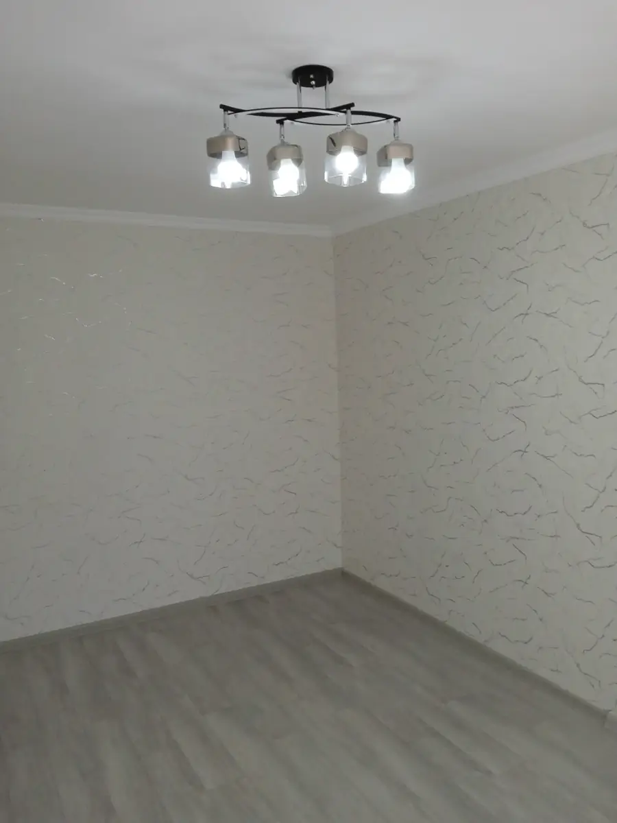 1 xonali kvartira sotiladi − 28 m²