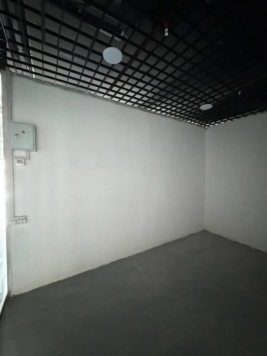 Сдается торговое помещение − 14 м²