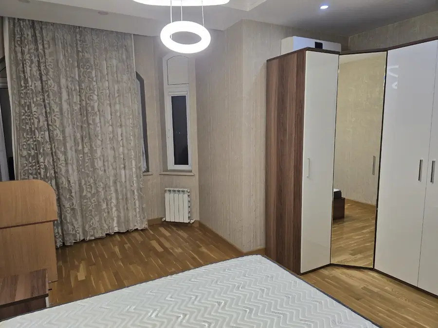 3 xonali kvartira sotiladi − 150 m²