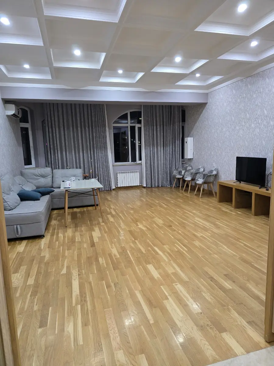 3 xonali kvartira − 150 m², 6/7 qavat