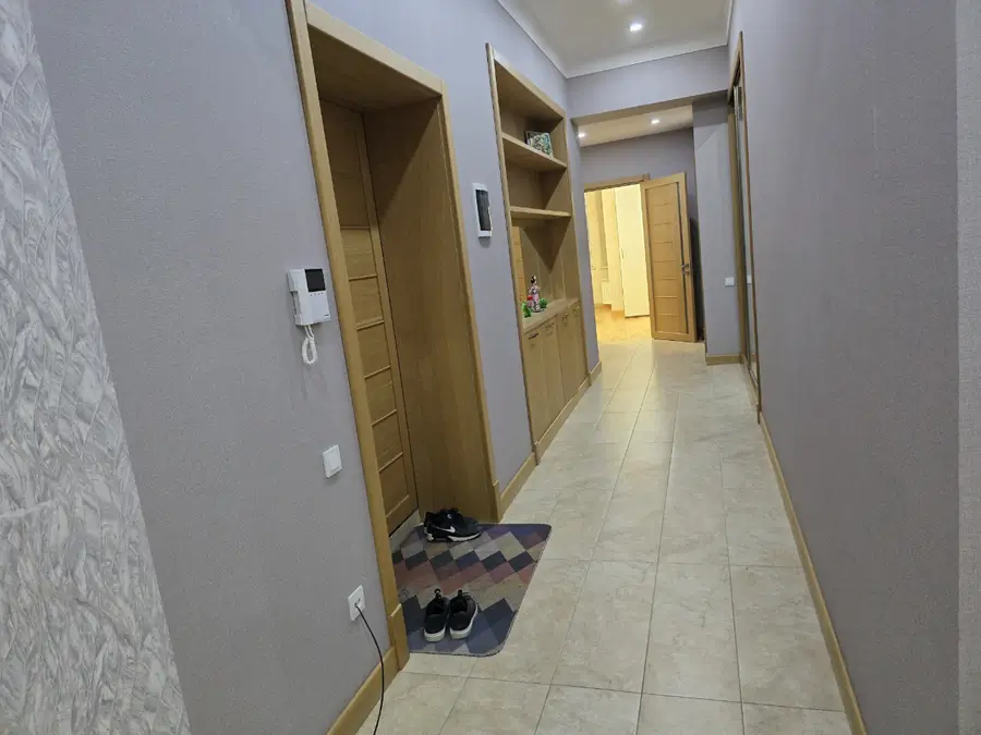 3 xonali kvartira sotiladi − 150 m²