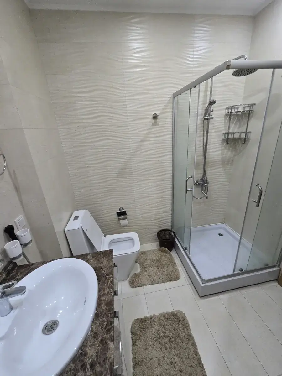 3 xonali kvartira sotiladi − 150 m²