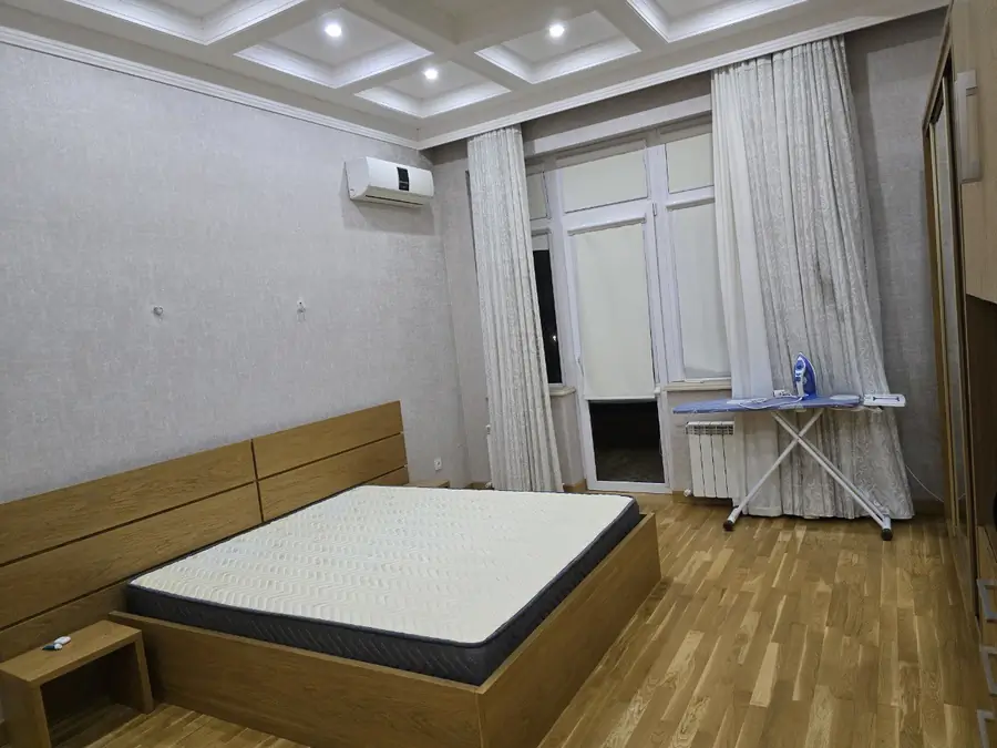 3 xonali kvartira sotiladi − 150 m²