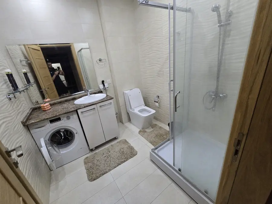 3 xonali kvartira sotiladi − 150 m²