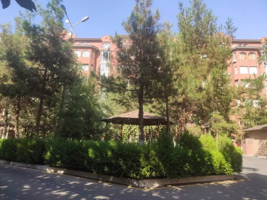 3 xonali kvartira sotiladi − 150 m²