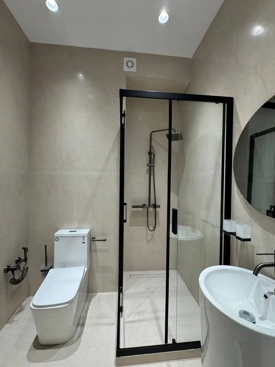 4 xonali kvartira sotiladi − 128 m²