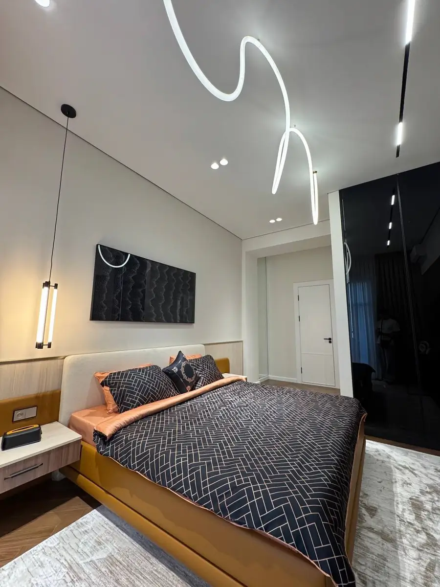 4 xonali kvartira sotiladi − 128 m²