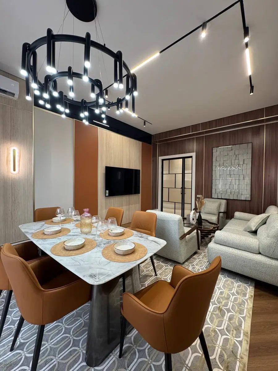 4 xonali kvartira sotiladi − 128 m²