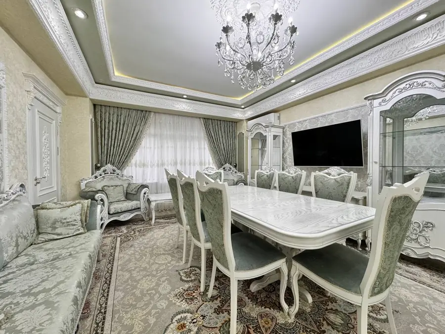 4 xonali kvartira − 130 m², 3/8 qavat