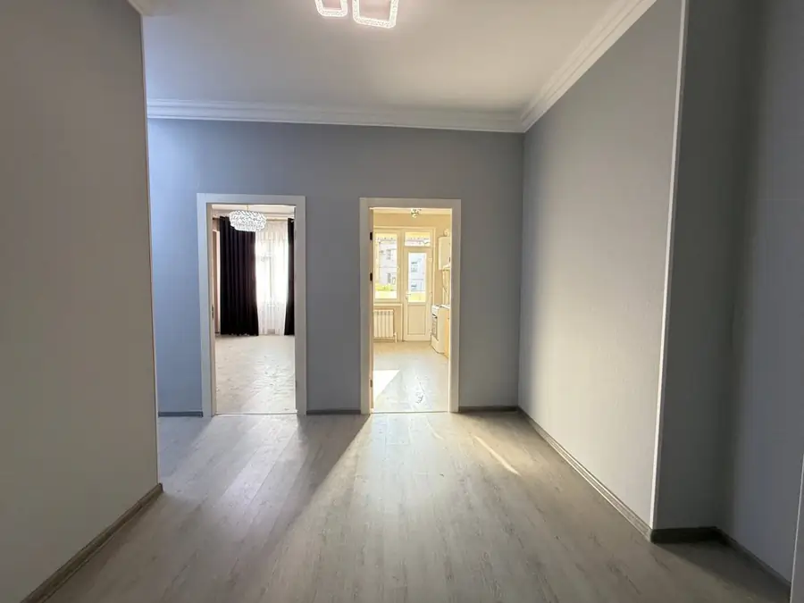 2 xonali kvartira sotiladi − 56 m²