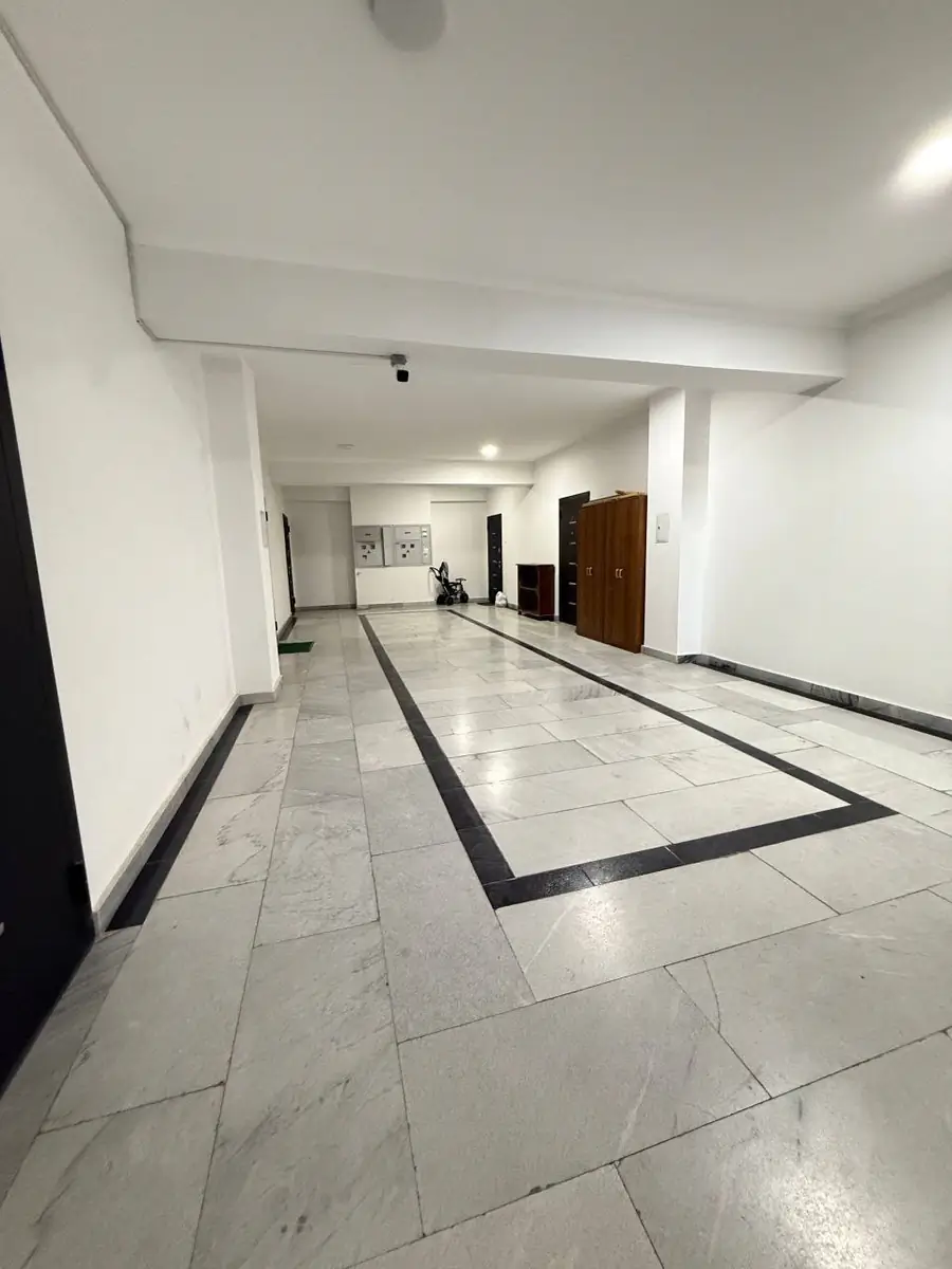 2 xonali kvartira sotiladi − 56 m²