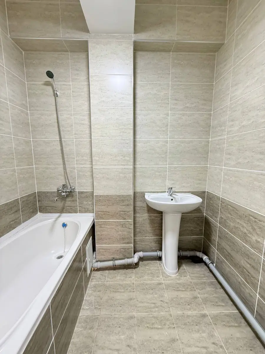 2 xonali kvartira sotiladi − 56 m²