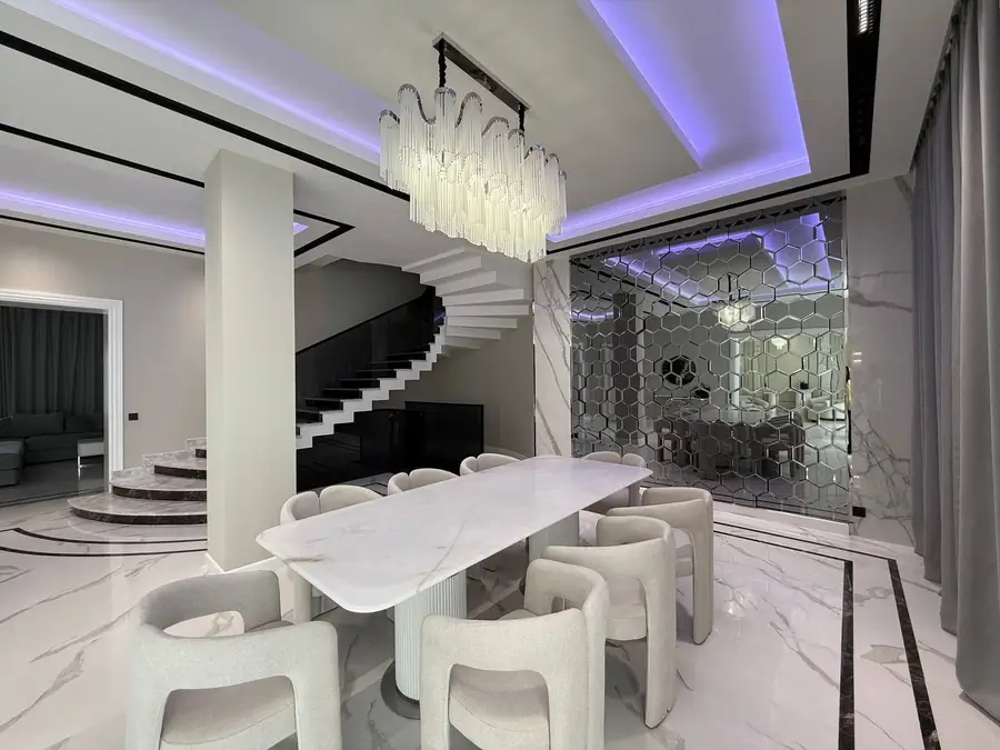 3 qavatli uy − 500 m², 7 sot. 