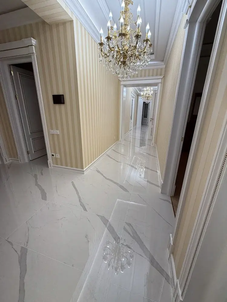 5 dan ortiq xonali kvartira − 230 m², 4/7 qavat