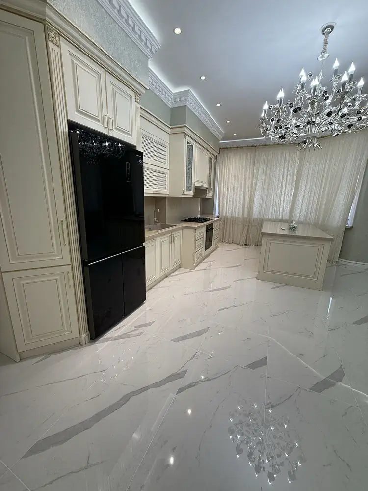 Ijaraga 5 dan ortiq xonali kvartira − 230 m²