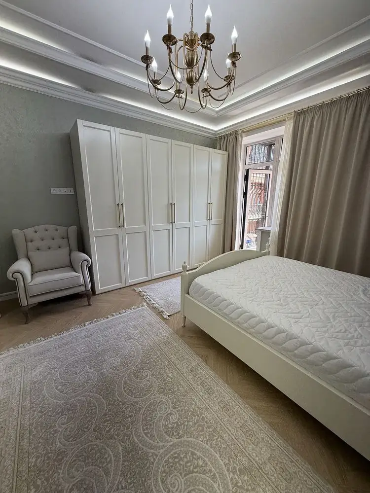 Ijaraga 5 dan ortiq xonali kvartira − 230 m²