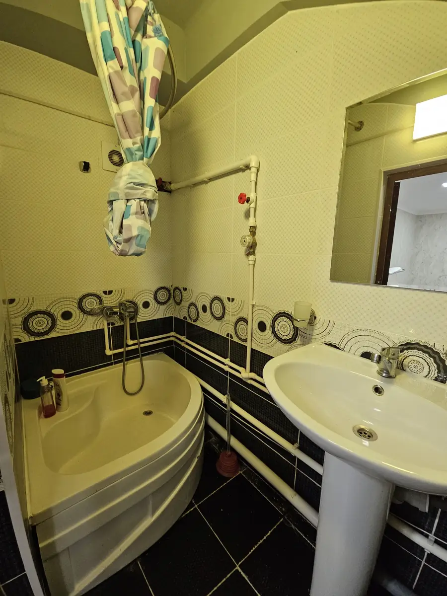 Ofis sotiladi − 100 m²