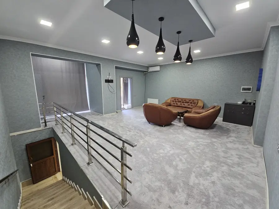 Ofis − 100 m², 1/5 qavat