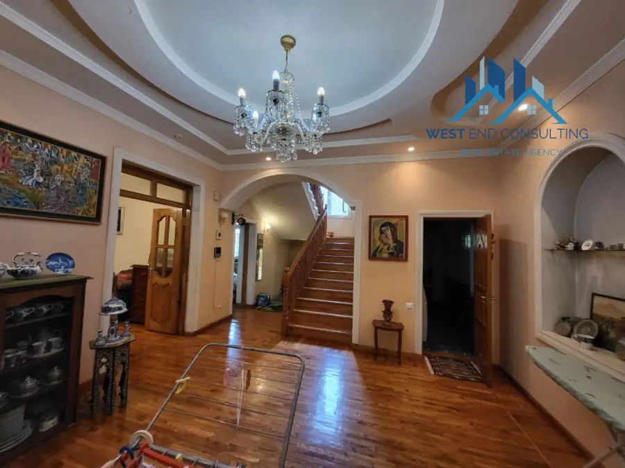 2 qavatli uy − 232 m², 5.8 sot. 