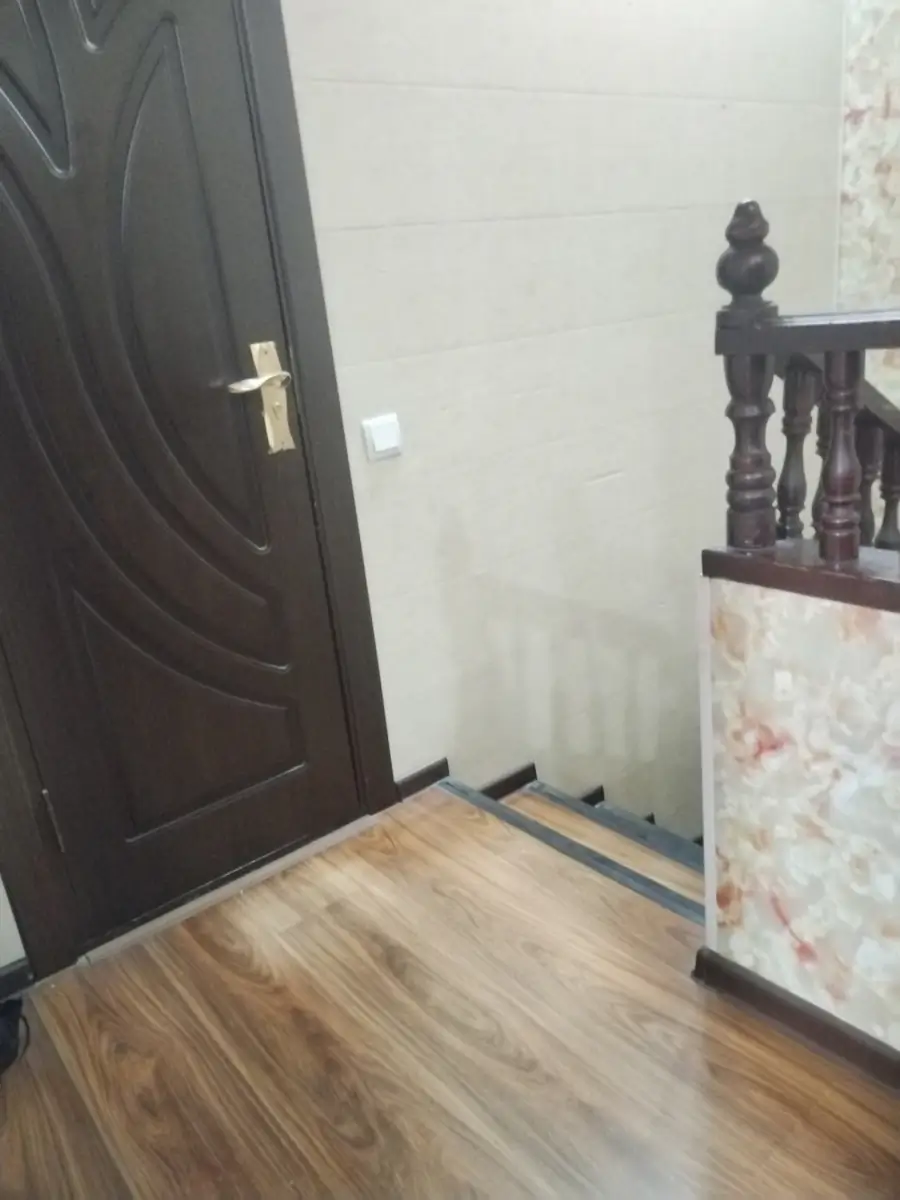 4 xonali kvartira sotiladi − 107 m²