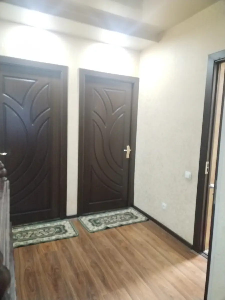 4 xonali kvartira sotiladi − 107 m²