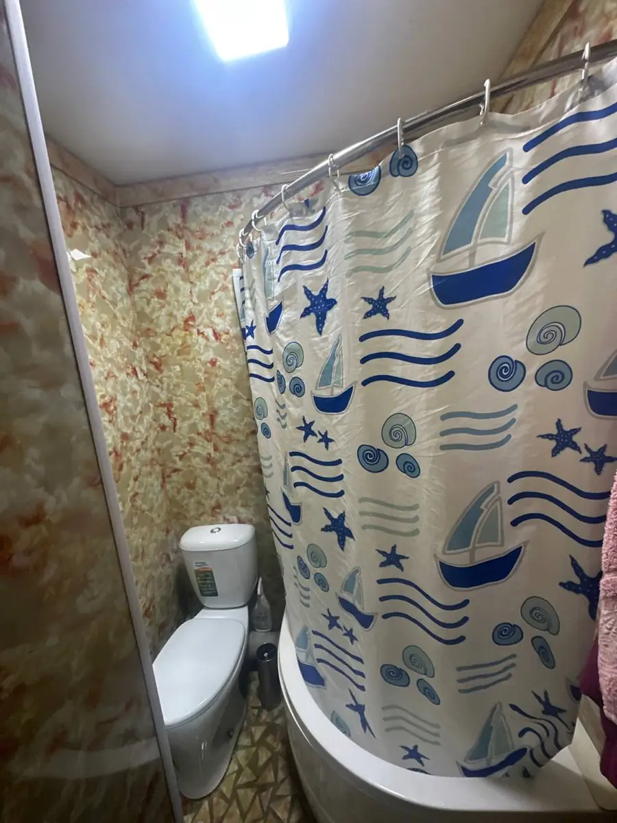 4 xonali kvartira sotiladi − 107 m²