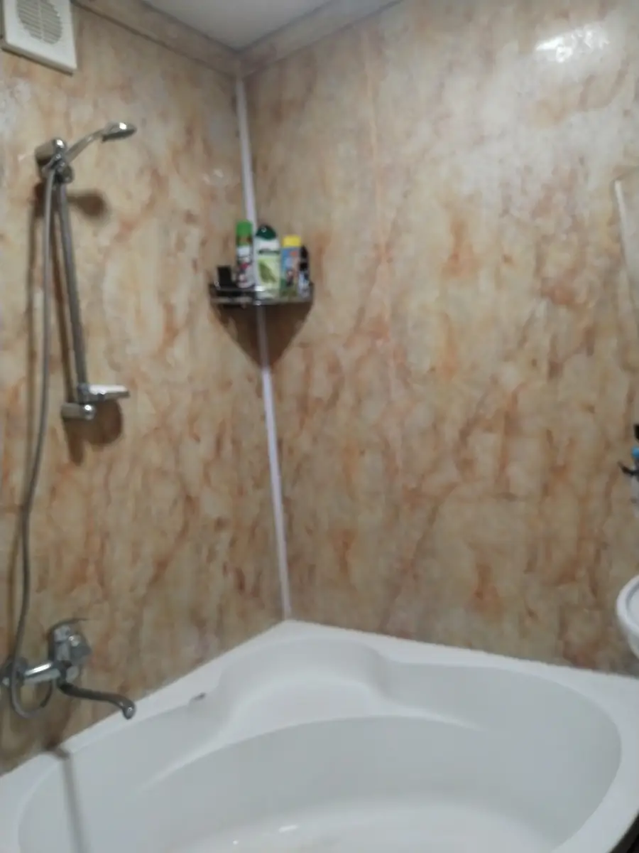 4 xonali kvartira sotiladi − 107 m²