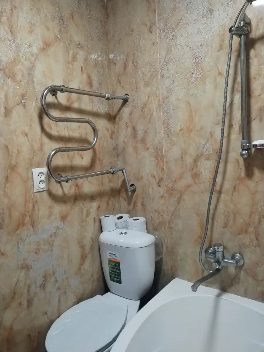 4 xonali kvartira sotiladi − 107 m²