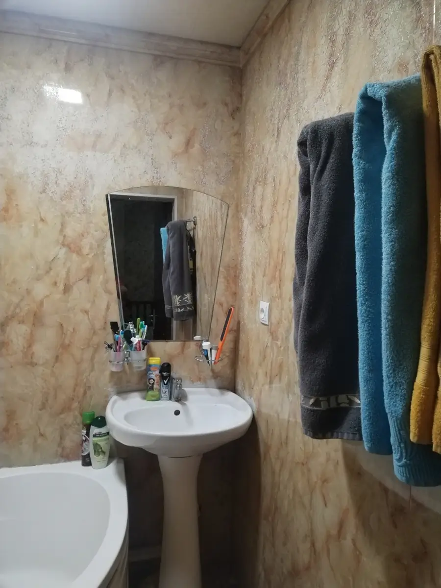 4 xonali kvartira sotiladi − 107 m²