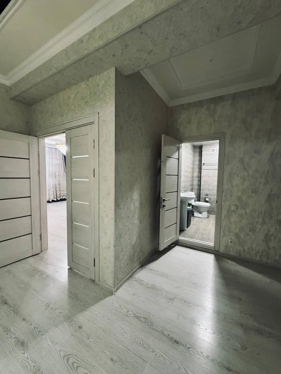 Продается 3-комнатная квартира − 121 м²