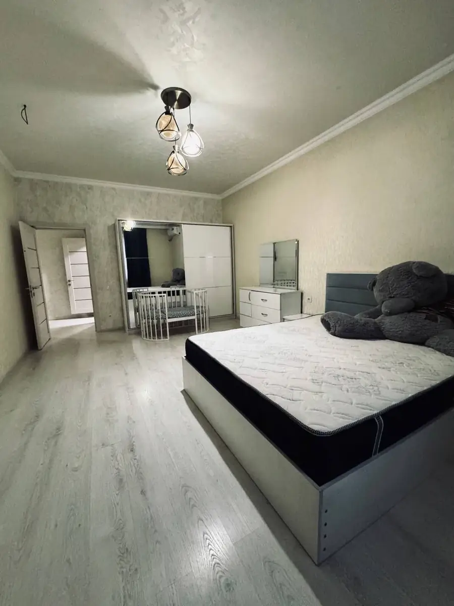 Продается 3-комнатная квартира − 121 м²