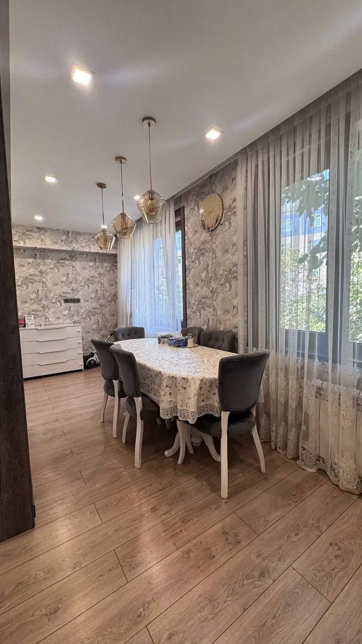 Продается 2-комнатная квартира − 61 м²