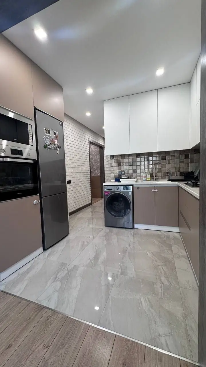 Продается 2-комнатная квартира − 61 м²