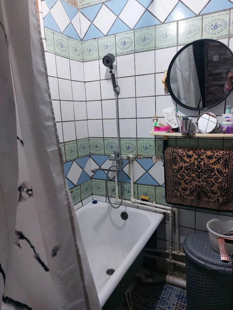 4 xonali kvartira sotiladi − 83 m²