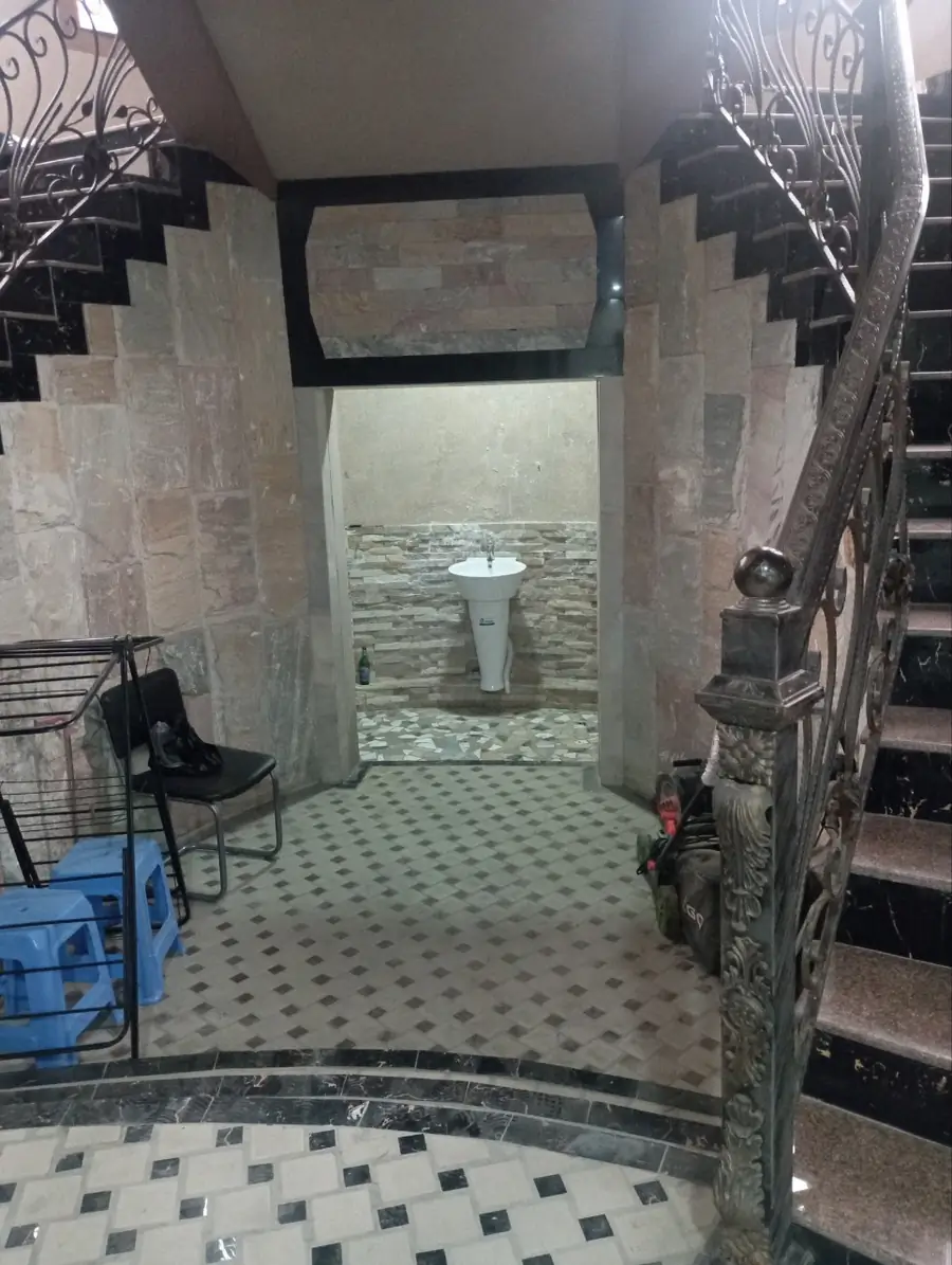 3 qavatli uy sotiladi − 1200 m²