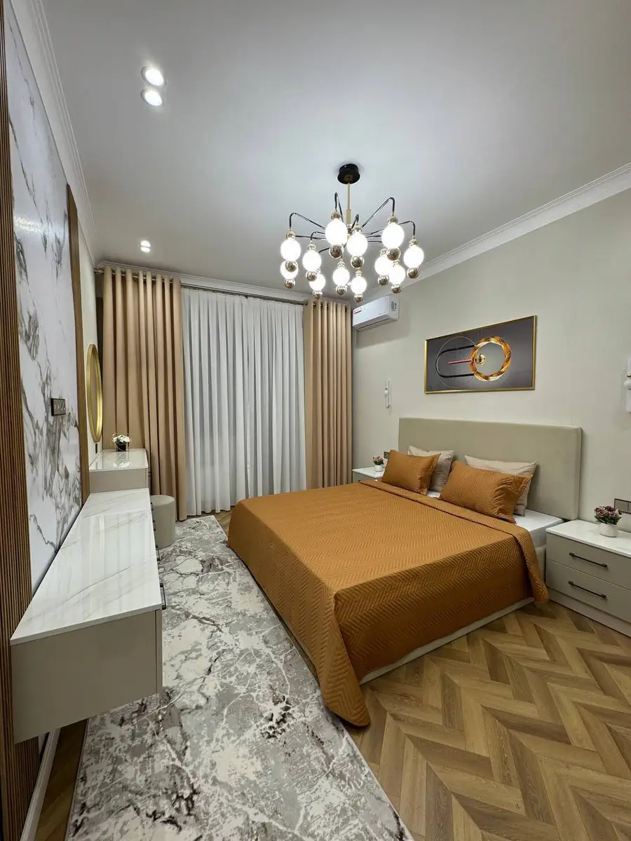 4 xonali kvartira sotiladi − 115 m²