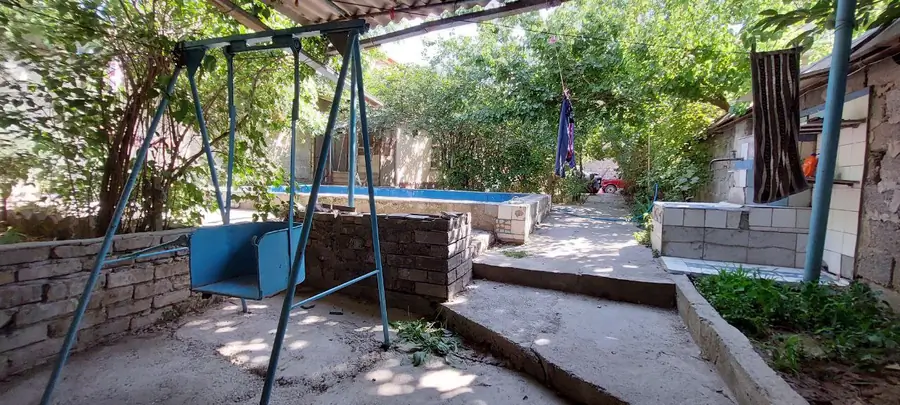 1 qavatli uy − 2000 m², 5.5 sot. 