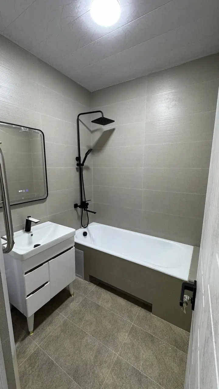 3 xonali kvartira sotiladi − 80 m²