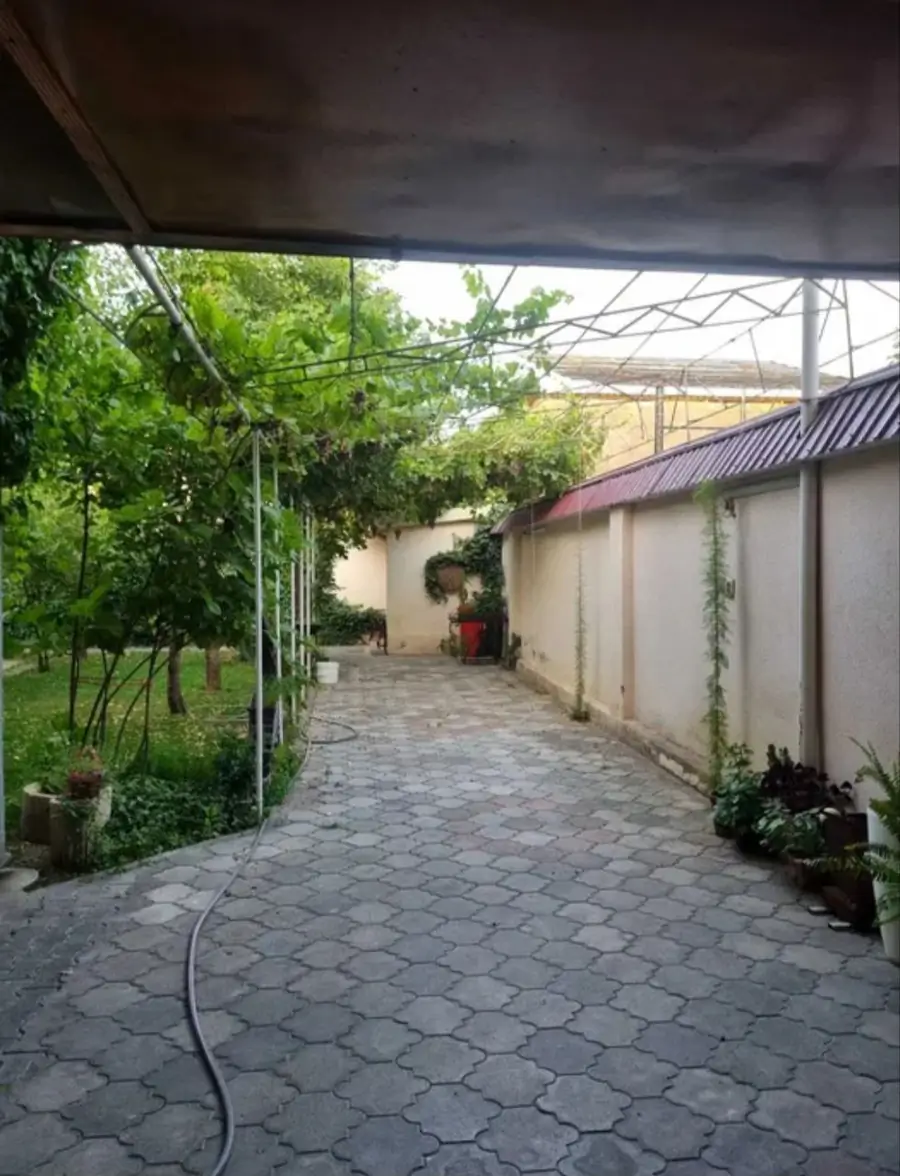 2 qavatli uy sotiladi − 240 m²